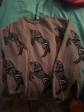 Women’s Zebra Pattern Crewneck Sweater - Taupe